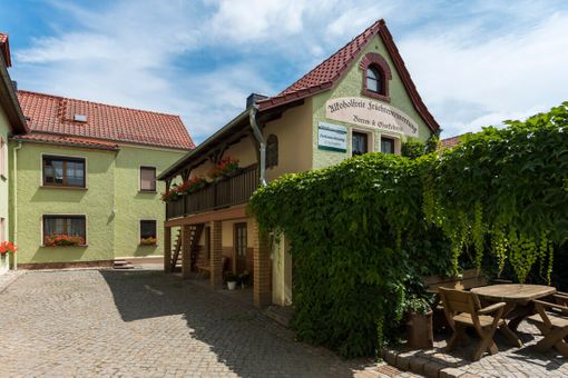 Hofansicht mit Sitzecke