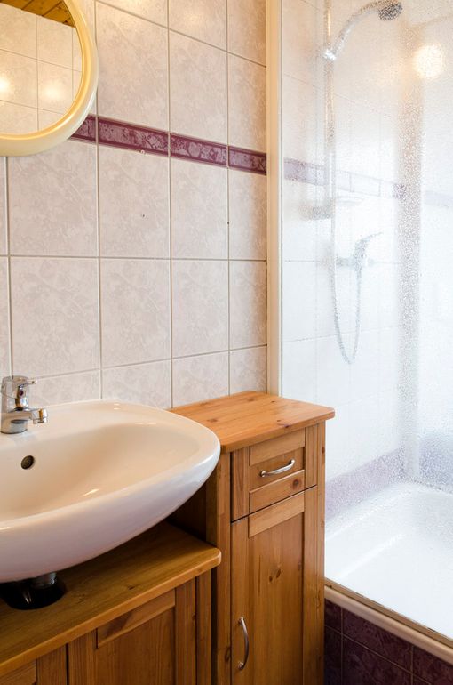 Helles Badezimmer